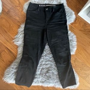 3/$30 Reitmans high rise ankle jeans - size 28